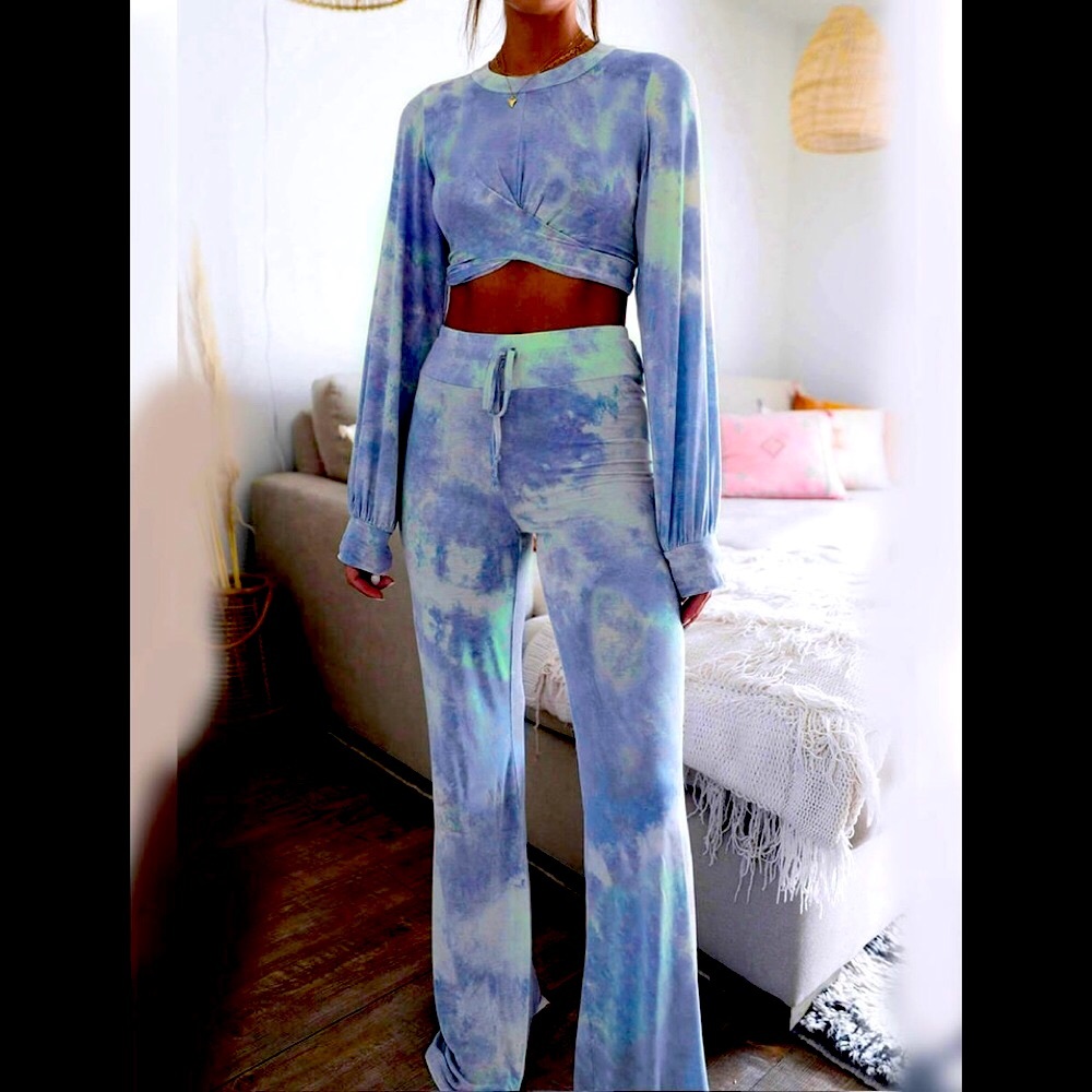 Athletic /Loungewear Cotton Blend Tie Dye Blue Crop Twist Top & Wide Leg Pant